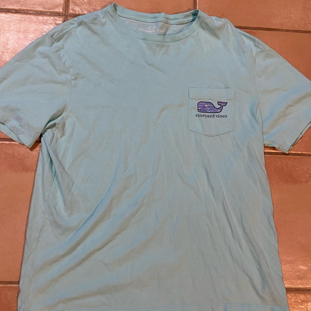 Vineyard vines t shirt